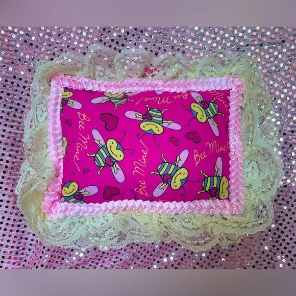 Hand Crafted Bee Mine Hanging Pillow Pomegranate-Scented - Picture 2 of 4